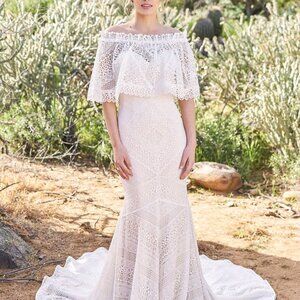 Lillian West 6516 Crochet Lace Wedding Gown with Capelet Size 10 NEW